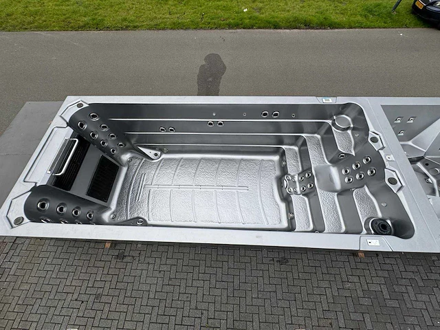 Infinitas 15 persoons dubbele cabine jacuzzi / zwemspa en buitenspa - afbeelding 29 van  34