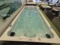 Infinitas 15 persoons jacuzzi en zwemspa - afbeelding 9 van  13