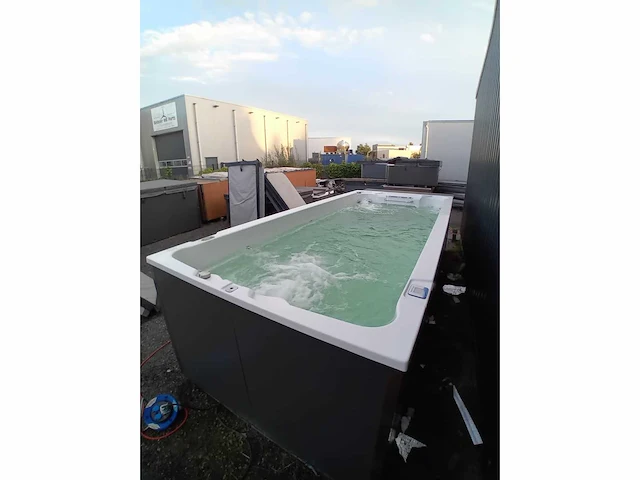 Infinitas 15 persoons jacuzzi en zwemspa - afbeelding 7 van  44