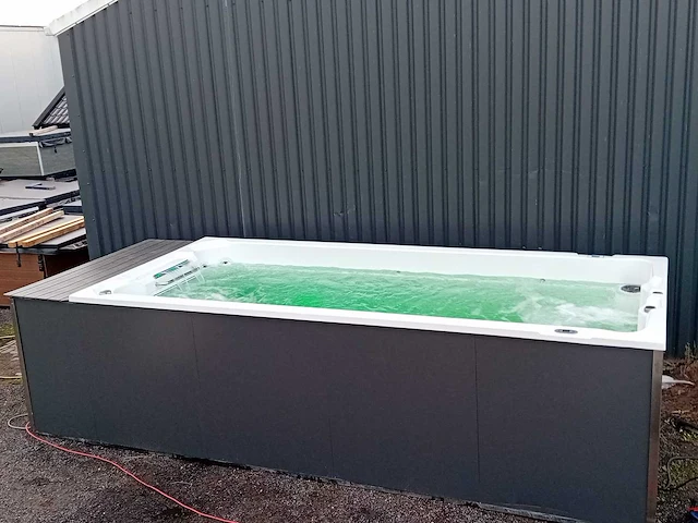 Infinitas 15 persoons jacuzzi en zwemspa - afbeelding 1 van  44