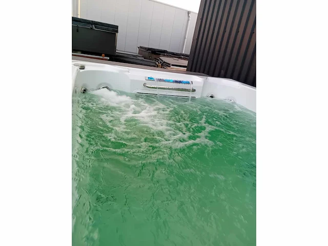 Infinitas 15 persoons jacuzzi en zwemspa - afbeelding 19 van  44