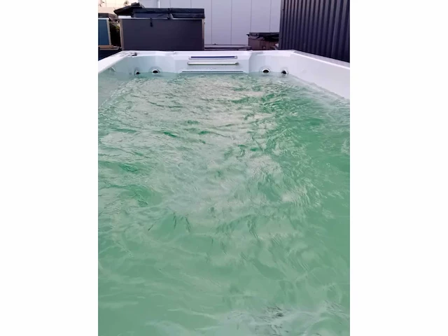 Infinitas 15 persoons jacuzzi en zwemspa - afbeelding 20 van  44