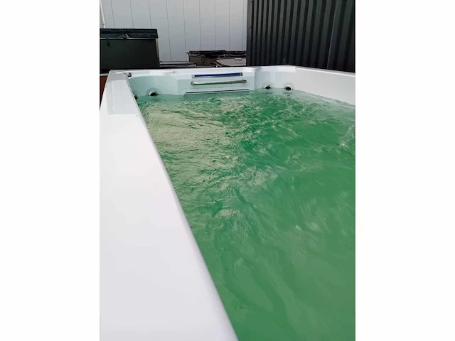 Infinitas 15 persoons jacuzzi en zwemspa - afbeelding 21 van  44