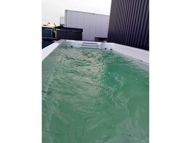 Infinitas 15 persoons jacuzzi en zwemspa - afbeelding 22 van  44