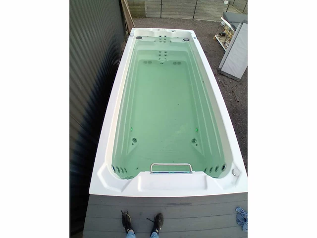 Infinitas 15 persoons jacuzzi en zwemspa - afbeelding 30 van  44