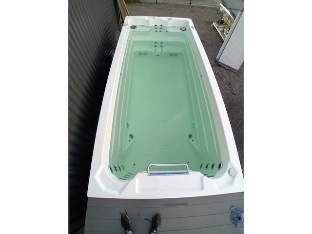 Infinitas 15 persoons jacuzzi en zwemspa - afbeelding 31 van  44