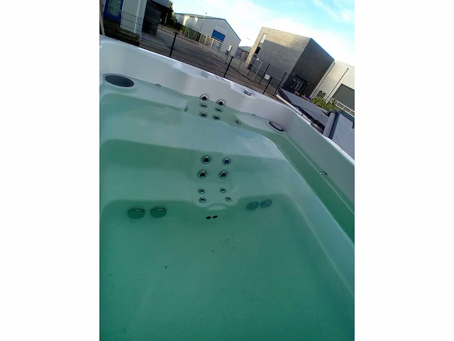 Infinitas 15 persoons jacuzzi en zwemspa - afbeelding 35 van  44