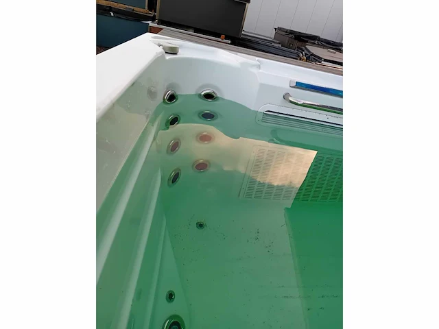 Infinitas 15 persoons jacuzzi en zwemspa - afbeelding 38 van  44