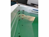 Infinitas 15 persoons jacuzzi en zwemspa - afbeelding 38 van  44