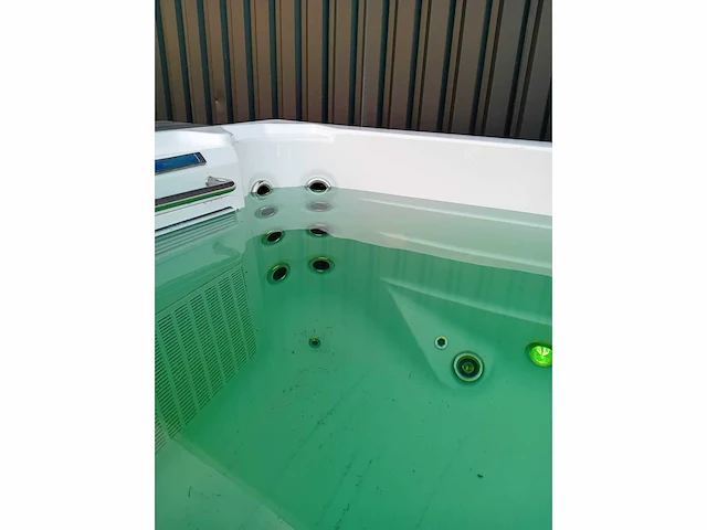 Infinitas 15 persoons jacuzzi en zwemspa - afbeelding 39 van  44