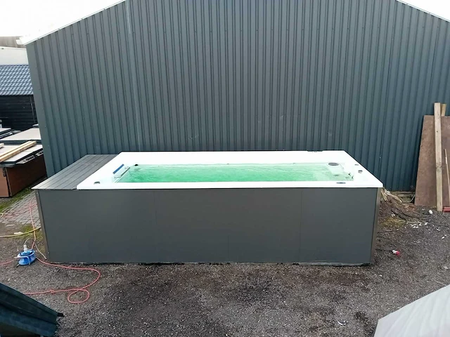 Infinitas 15 persoons jacuzzi en zwemspa - afbeelding 34 van  44