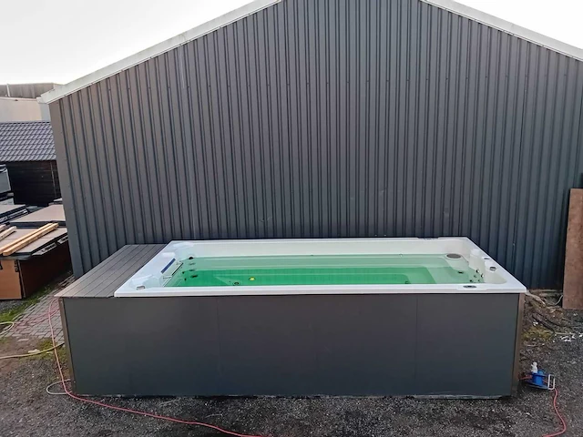 Infinitas 15 persoons jacuzzi en zwemspa - afbeelding 40 van  44