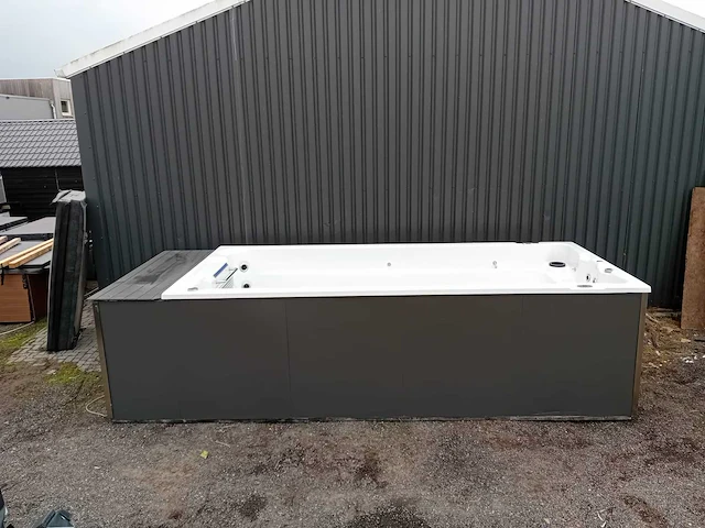 Infinitas 15 persoons jacuzzi en zwemspa - afbeelding 41 van  44
