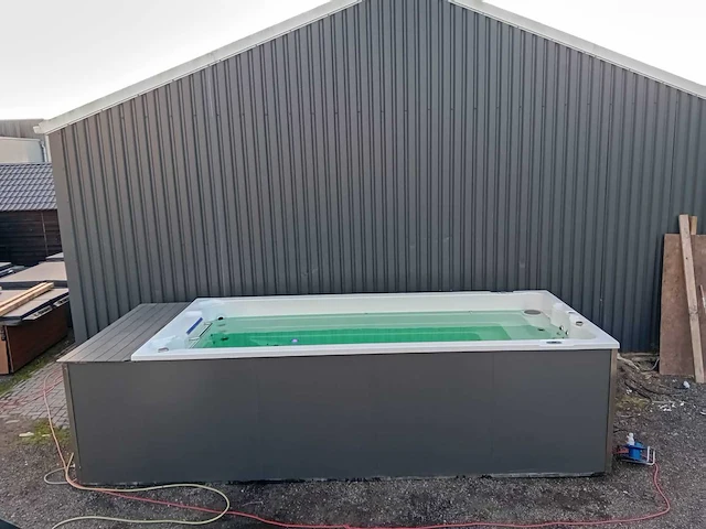 Infinitas 15 persoons jacuzzi en zwemspa - afbeelding 42 van  44