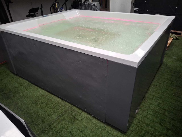 Infinitas paolo ferralli invisibile 8 persoons jacuzzi en buitenspa - afbeelding 41 van  56