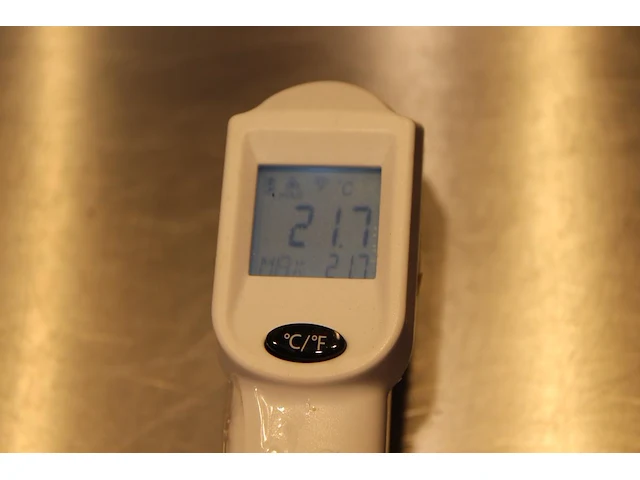 Infrarood thermometer nisbets. - afbeelding 2 van  2