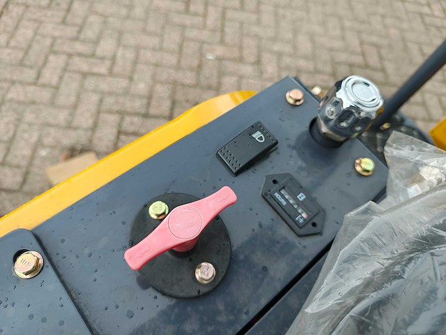 Infront - 2025 - yfe12 - minigraafmachine - afbeelding 6 van  21