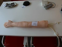 Infuus/injectie oefenarm - afbeelding 1 van  2