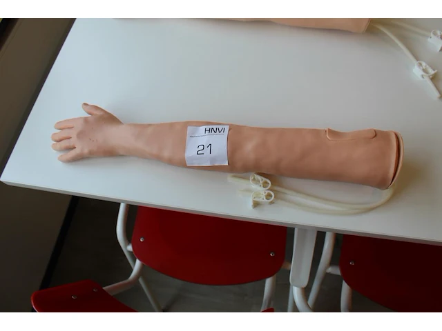 Infuus/injectie oefenarm - afbeelding 1 van  2