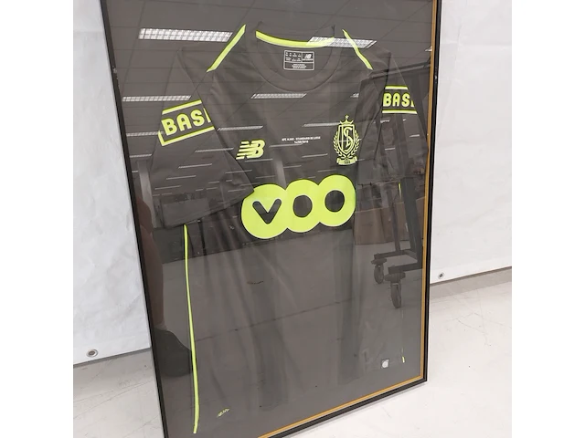 Ingelijst " standard de liege " shirt - afbeelding 3 van  7