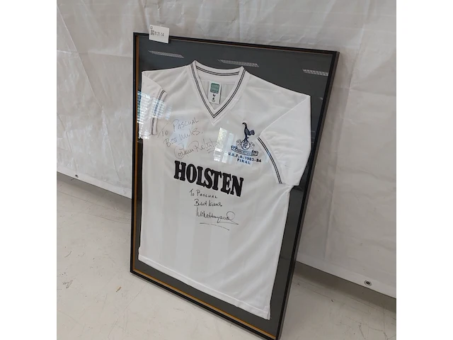 Ingelijst " tottenham hotspur " shirt u.e.f.a final 1983-84 - afbeelding 2 van  9