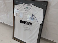 Ingelijst " tottenham hotspur " shirt u.e.f.a final 1983-84 - afbeelding 2 van  9