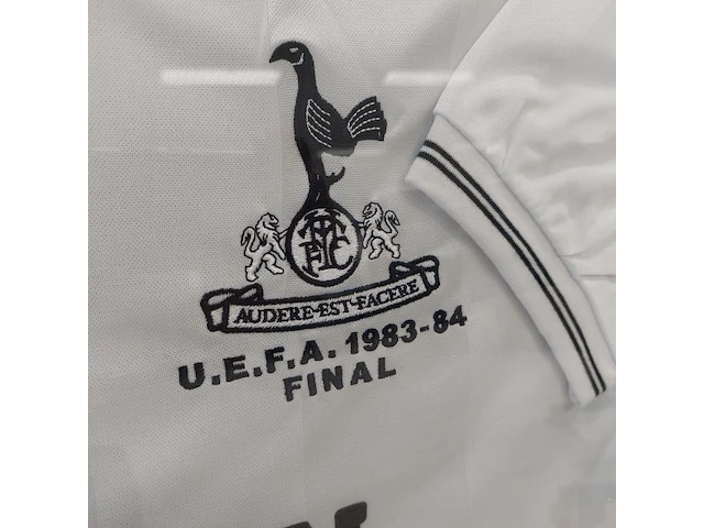Ingelijst " tottenham hotspur " shirt u.e.f.a final 1983-84 - afbeelding 6 van  9