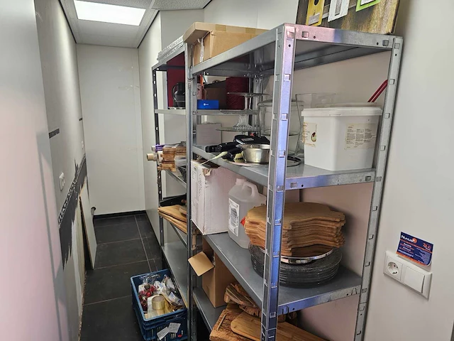 Inhoud complete bakkerij winkel opslagruimte - afbeelding 1 van  9