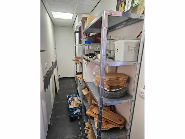 Inhoud complete bakkerij winkel opslagruimte - afbeelding 2 van  9