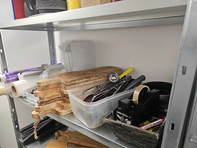 Inhoud complete bakkerij winkel opslagruimte - afbeelding 6 van  9