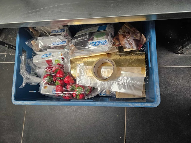 Inhoud complete bakkerij winkel opslagruimte - afbeelding 8 van  9