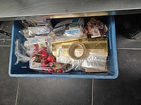 Inhoud complete bakkerij winkel opslagruimte - afbeelding 8 van  9