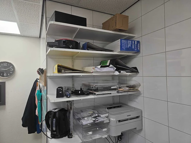 Inhoud complete kantoorruimte - afbeelding 1 van  6