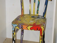 Inhoud kast 4 waaronder voornamelijk peesdoeken en twee stoelen. - afbeelding 4 van  4