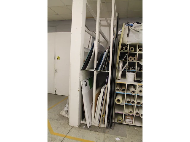 Inhoud kast 6 waaronder platen dibont, forex, reboard, plexiglas, hpl, enz. - afbeelding 2 van  3