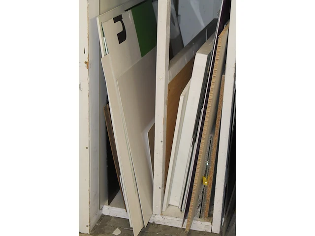 Inhoud kast 6 waaronder platen dibont, forex, reboard, plexiglas, hpl, enz. - afbeelding 3 van  3