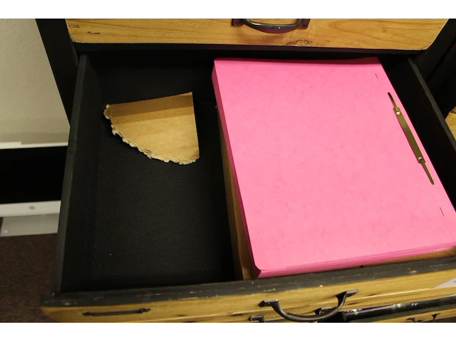 Inhoud kast a219 w.o. insteekmappen, pennen, succes stickers en kaarten etc. - afbeelding 6 van  9
