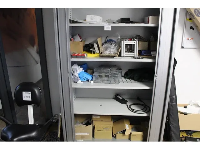 Inhoud kast kavel g385, met div. testproducten - afbeelding 1 van  4