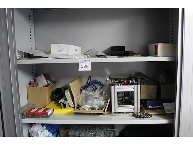 Inhoud kast kavel g385, met div. testproducten - afbeelding 2 van  4