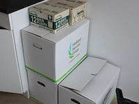 Inhoud keukenblok en vaatwasser: glaswerk, servies, dozen en bestek. - afbeelding 3 van  3