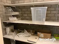 Inhoud magazijn ruimte (c) - afbeelding 5 van  11