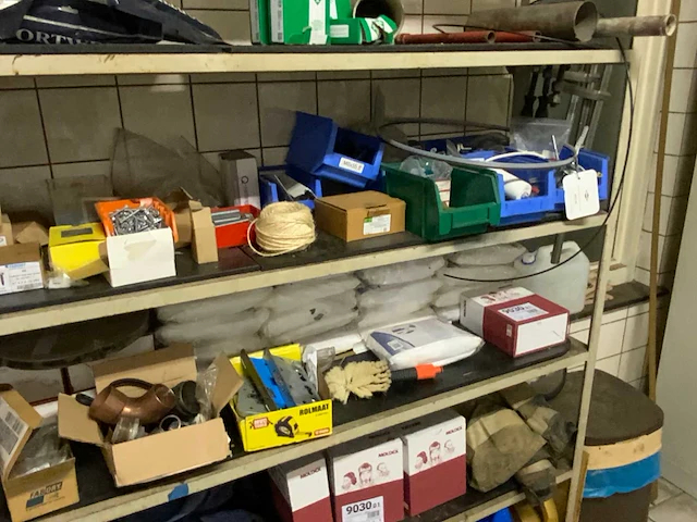 Inhoud magazijnruimte - afbeelding 2 van  22