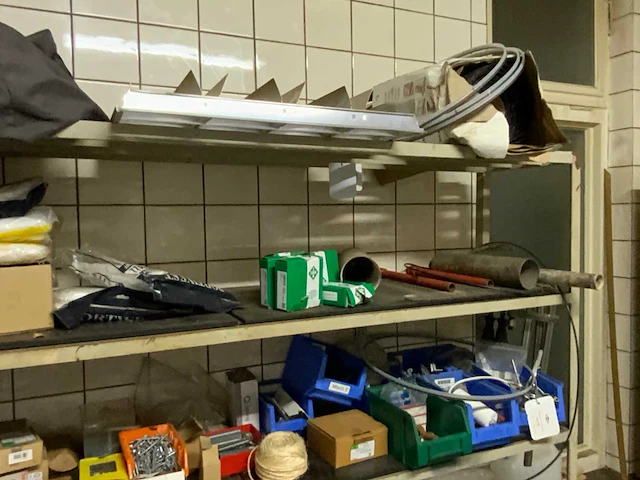 Inhoud magazijnruimte - afbeelding 3 van  22