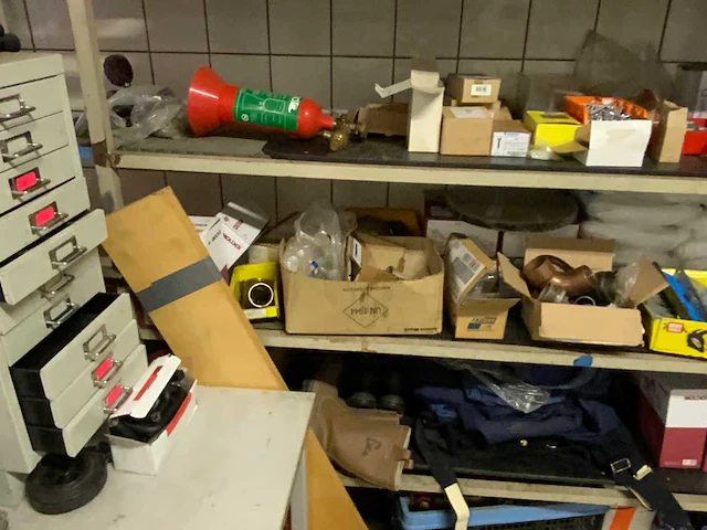 Inhoud magazijnruimte - afbeelding 5 van  22
