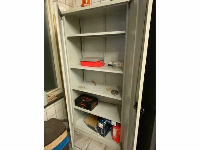 Inhoud magazijnruimte - afbeelding 14 van  22