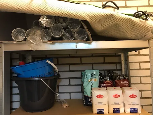 Inhoud praktijkkamer en magazijn - afbeelding 3 van  22