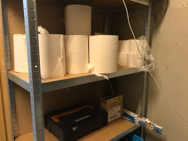 Inhoud praktijkkamer en magazijn - afbeelding 9 van  22