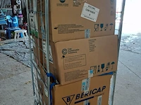 Inhoud rolcontainer met 2e hands en nieuw ex container nummer a