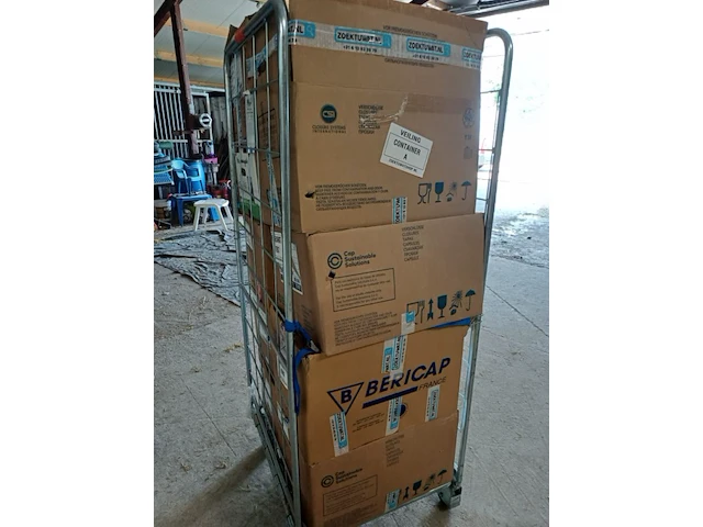 Inhoud rolcontainer met 2e hands en nieuw ex container nummer a - afbeelding 2 van  9