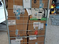 Inhoud rolcontainer met 2e hands en nieuw ex container nummer a - afbeelding 3 van  9